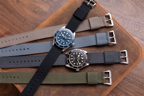 what is a nato strap.